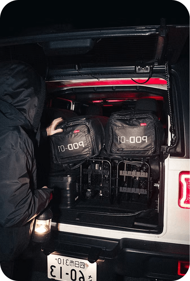 Nomad Telk püstituna looduses